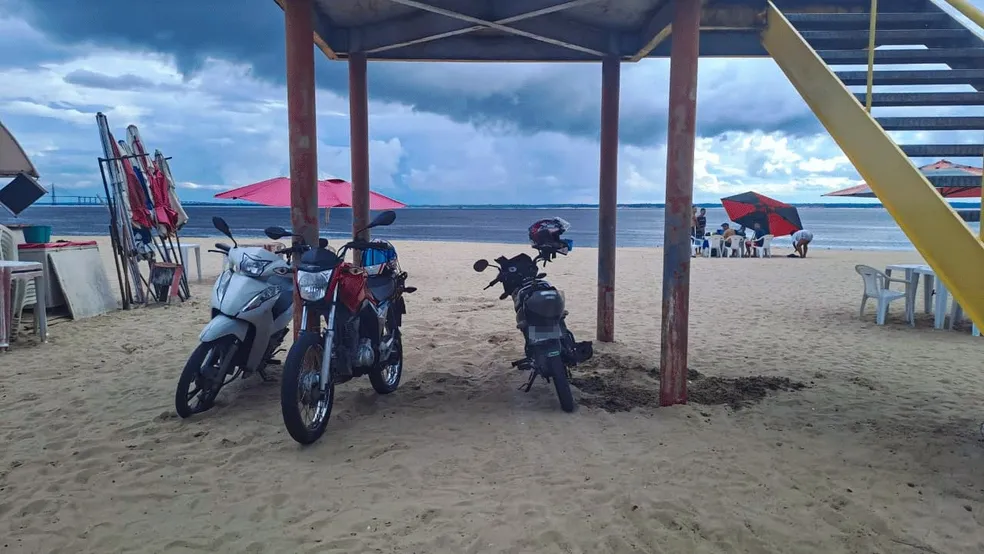 motos-flagradas-na-praia-da-ponta-negra-de-manaus-foto-implurb