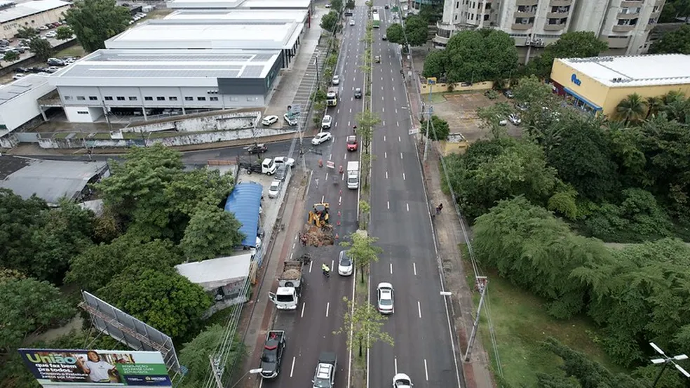 obra-na-avenida-djalma-batista-em-manaus-foto-marcio-melo-seminf