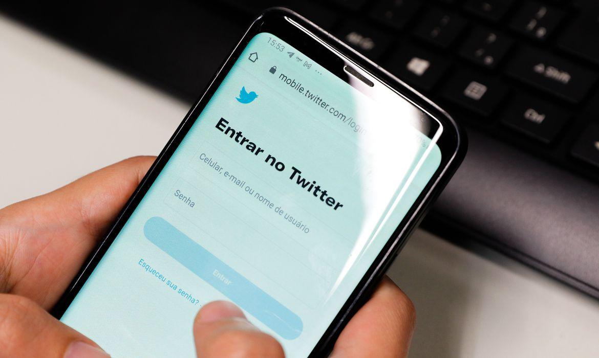 uso_de_redes_sociais_em_telefones_smartphone_ffraz_abr_290620213653