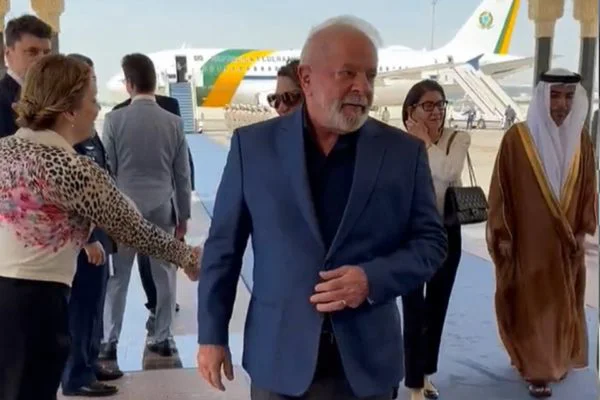Lula-chega-aos-Emirados-Arabes-Unidos-4-600x400-1
