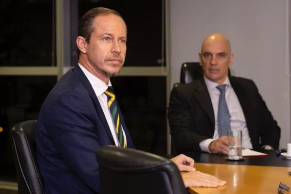 Ricardo-Capelli-durante-reuniao-com-o-ministro-Alexandre-no-TSE-7-600x400-1