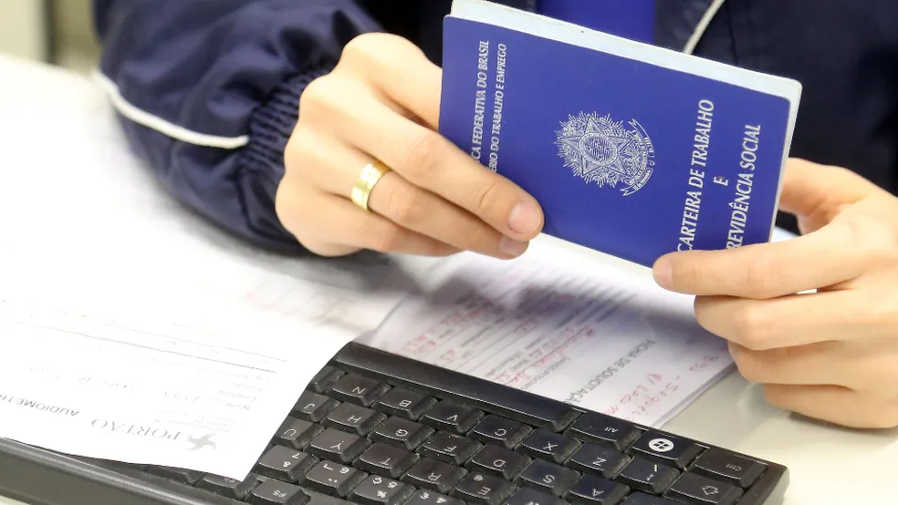 carteira-trabalho-gilson-abreu-aen