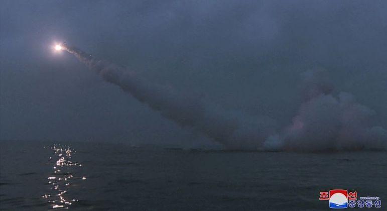 missil-submarino-coreia-do-nortejpg-09042023080933120