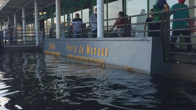 regua-do-porto-do-manaus-mostra-marca-historica-do-rio-negro