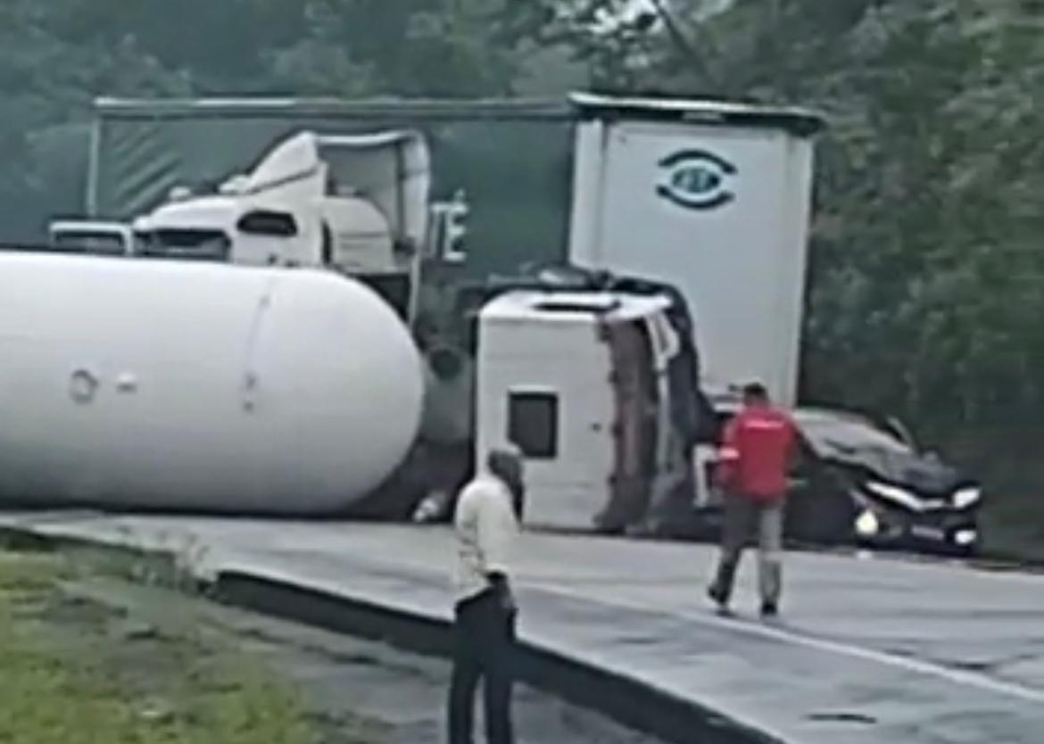 1343_acidente-petropolis-jpeg