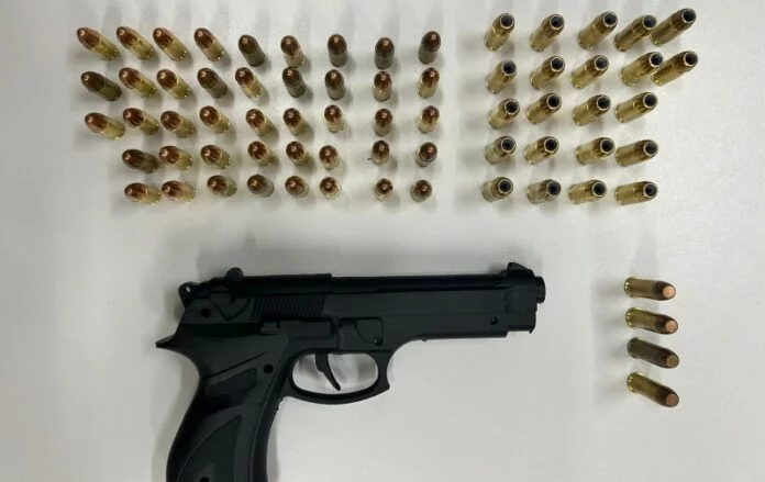 Objetos-apreendidos-pelo-NISE-em-posse-de-aluna_divulgacao-NISE-1-696x439-1