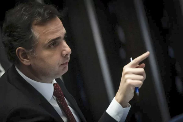 Presidente-do-Congresso-Nacional-Rodrigo-Pacheco-PSD-na-mesa-da-presidencia-no-plenario-do-Senado-6-600x400-1