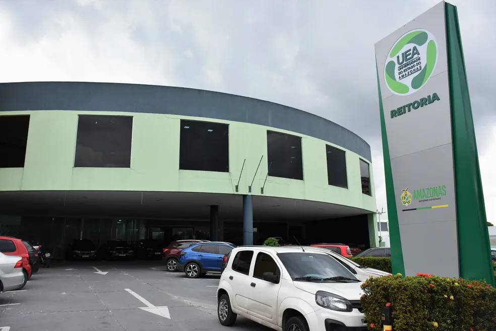 fachada-da-reitoria-da-uea-foto-daniel-brito-uea