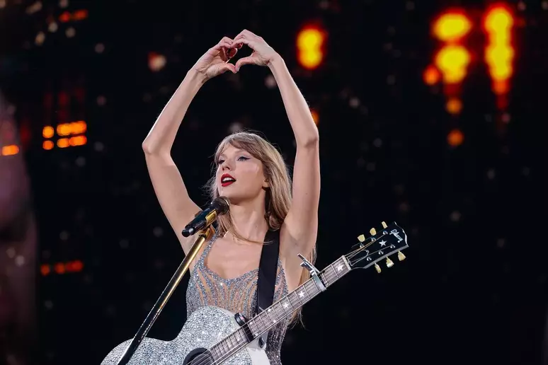 Taylor Swift: 1º show da turnê no México tem euforia de fãs e cantora falando em espanhol
