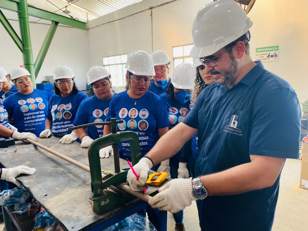 curso-de-encanadoras-foto-aguas-de-manaus-divulgacao