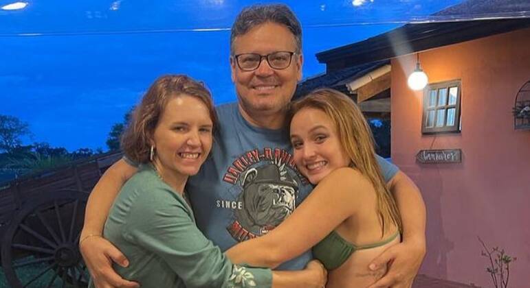 larissa-manoela-e-os-pais-silvana-e-gilberto-21082023165211495