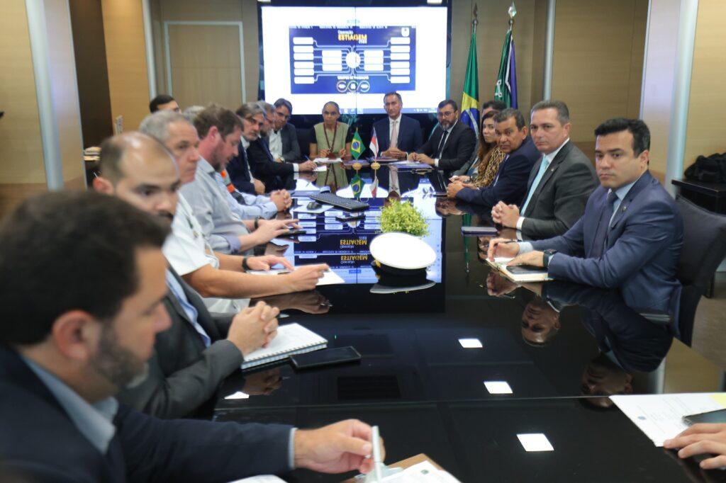 Reuniao-Waldez-Goes_Fotos-Diego-Peres-2-1024x682-1 Wilson Lima e ministros Waldez Góes e Marina Silva anunciam força-tarefa para enfrentamento da estiagem no Amazonas