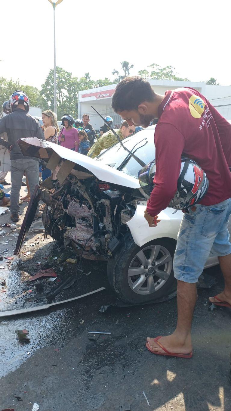 Grave acidente deixa vários feridos na Av. Max Teixeira em Manaus; vídeo