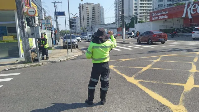 agente-de-transito-em-rua-do-vieiralves-em-manaus-foto-immu