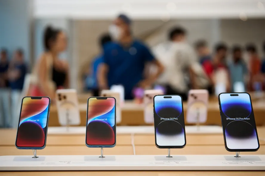 apple-orchard-road-singapore-iphone-14-lineup-220916 iPhone 15: Apple lança novo celular com entrada USB-C por até R$ 13,4 mil