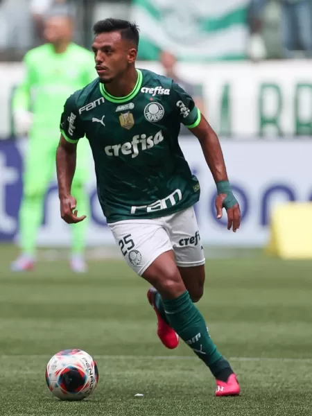 gabriel-menino-do-palmeiras-em-jogo-contra-o-ituano-pelas-semifinais-do-campeonato-paulista-1679419126465_v2_450x600.jpg