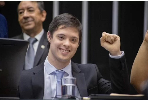 joao-vitor-homenagem-camara