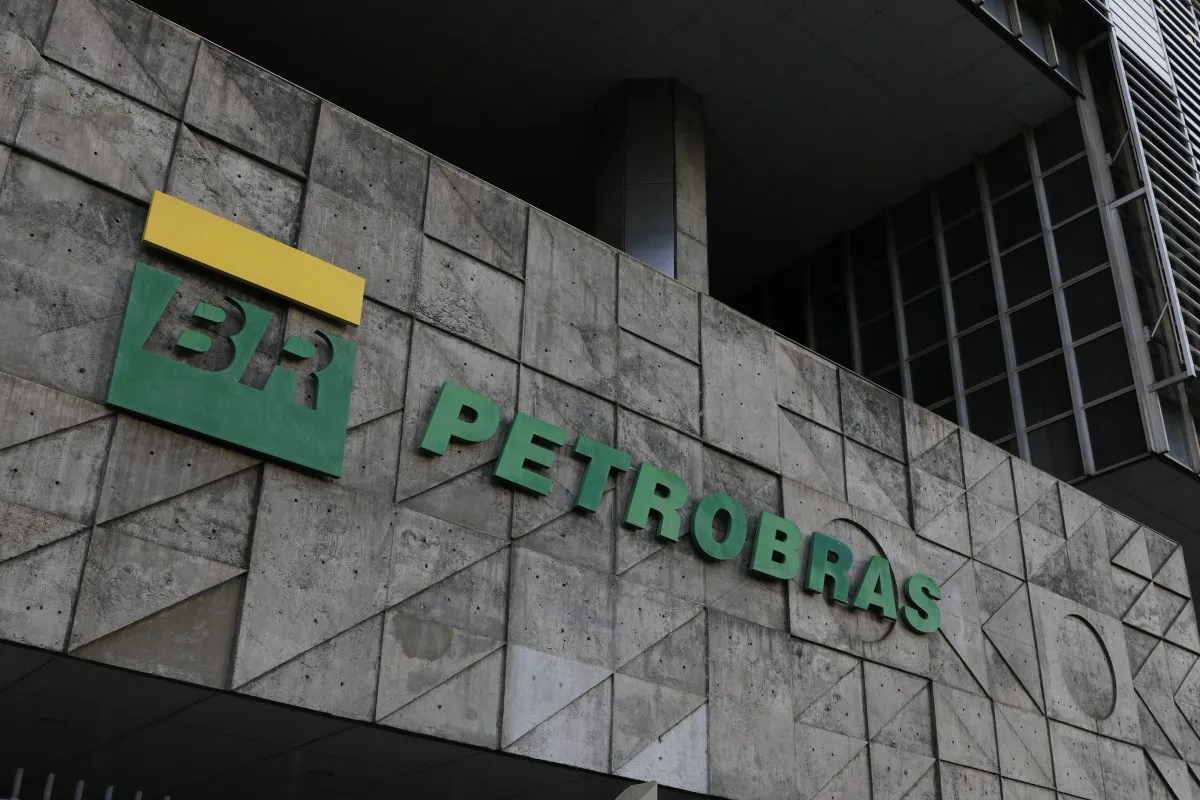 Volatilidade do petróleo coloca em suspense novos reajustes da Petrobras