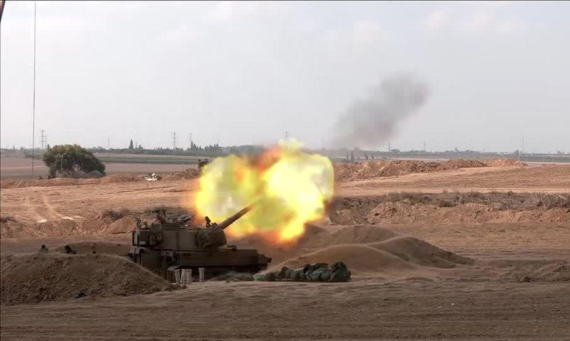 2023-10-13t105854z_1_lop961713102023rp1_rtrmadp_baseimage-960x540_israel-palestinians-wrap Bomba explode próximo a escola de Gaza onde estão 19 brasileiros