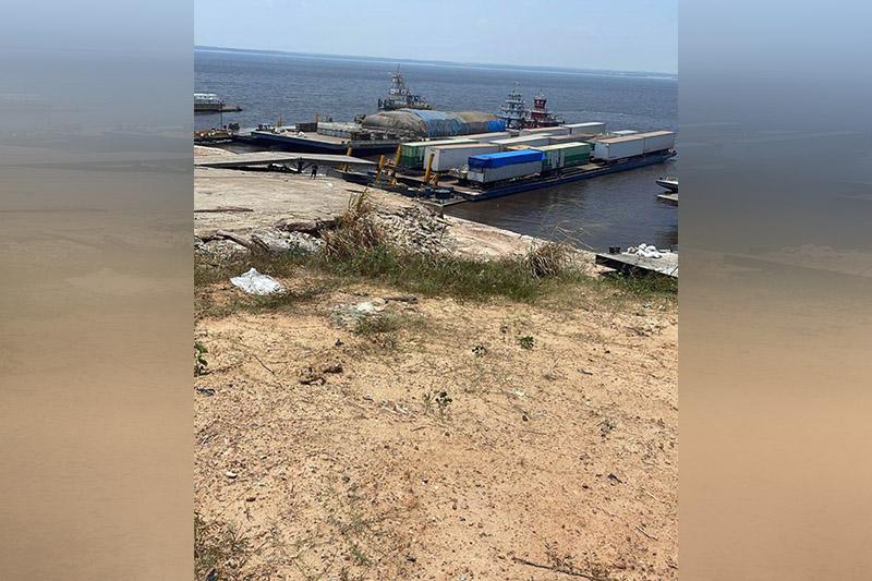 Balsa-conteineres-porto-de-Sao-Raimundo