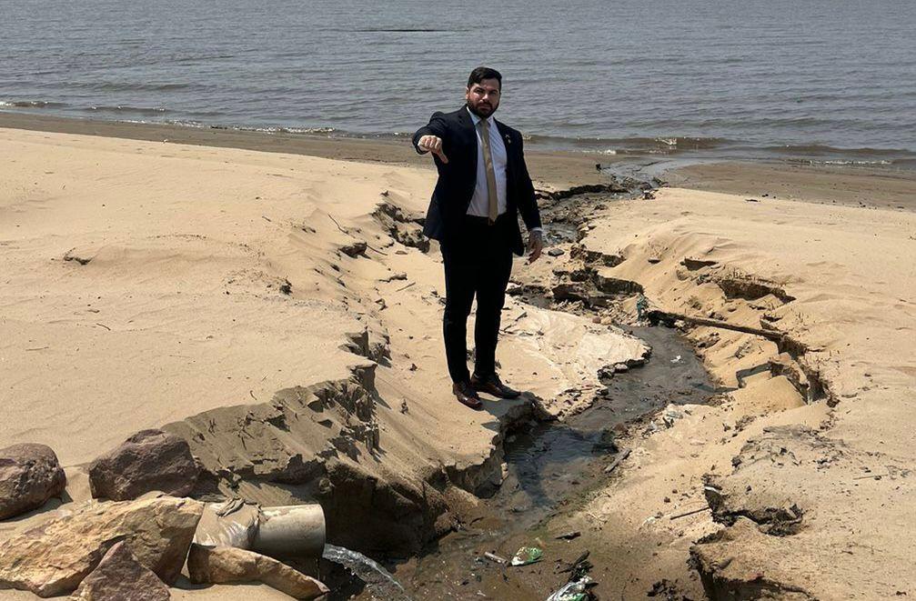 Cartão postal de Manaus com possível descarte irregular de esgoto na Ponta Negra