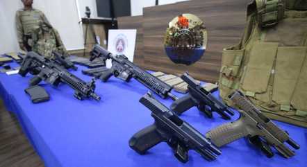 apreensao-fuzis-pistolas-e-3-mil-municoes-22102023122654819