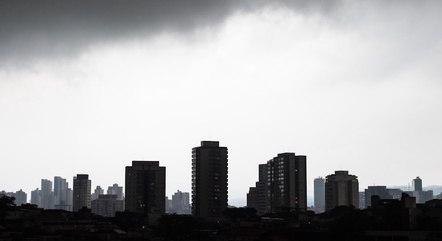 predios-sao-paulo-chuva-tempo-escuro-tempestade-imoveis-aluguel-30102023072924868-1