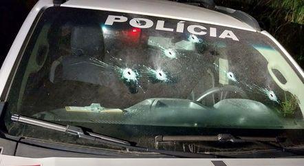 viatura-da-pm-ficou-cravada-de-balas-durante-libertacao-de-refem-em-sp-25102023075401888