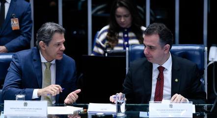 fernando-haddad-e-rodrigo-pacheco-no-plenario-do-senado-30102023203904321