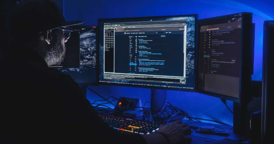 hacker-stillness-inmotion-Jh6aQX-25Uo-unsplash