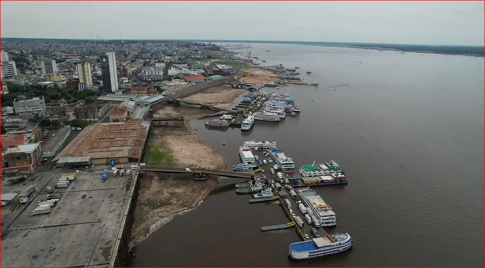 rio-negro-durante-a-seca-de-2023-em-manaus.-foto-mostra-o-porto-de-manaus-em-23-de-outubro-de-2023-foto-william-duarte-rede-amazonica-1