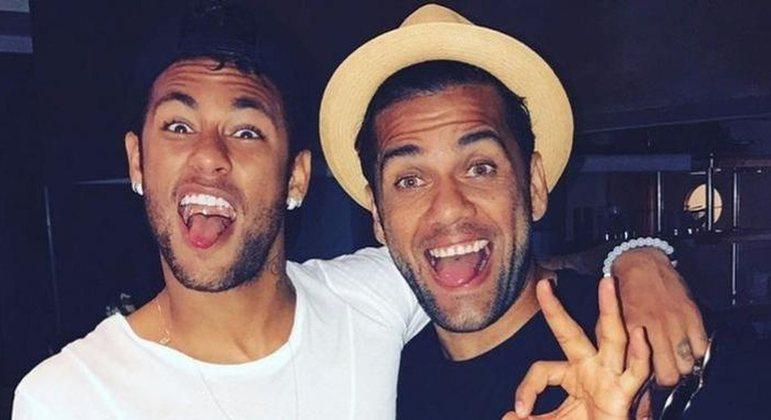 neymar-e-daniel-alves-09012024103256277