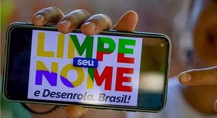 celular-com-os-seguintes-dizeres-na-tela-limpe-seu-nome-e-desenrola-brasil-20112023145749626