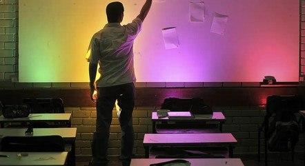 professor-em-sala-de-aula-02022024142618701