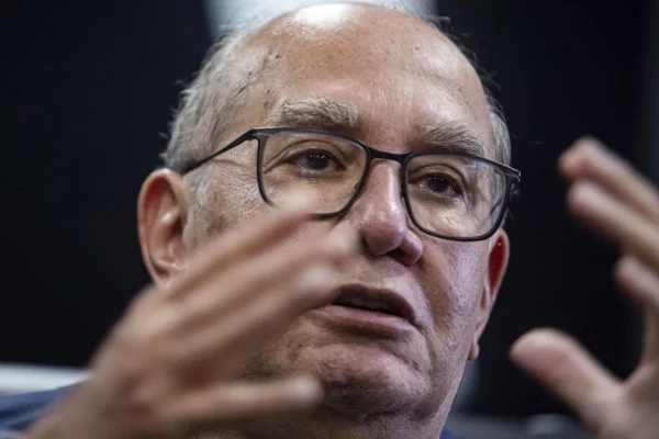 Entrevista-com-o-ministro-decano-do-Supremo-Tribunal-Federal-Gilmar-Mendes-em-seu-gabinete-no-Anexo-II-do-STF-26-600x400-1