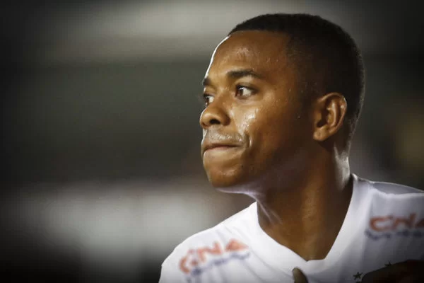 Jogador-Robinho-durante-jogo-de-futebol-1-600x400-1