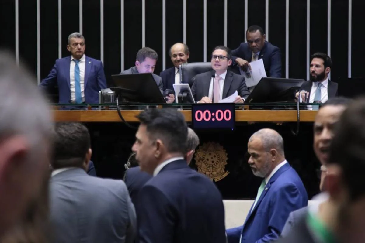 hugo-motta-plenario-camara-dos-deputados