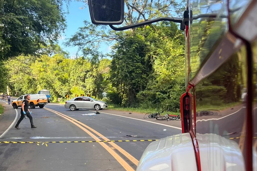 motorista-atropela-e-mata-tres-ciclistas-noa-avenida-rs-115