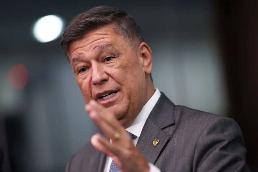 o-presidente-da-cpmi-do-inss-carlos-viana-concede-coletiva-de-imprensa-no-senado-federal-metropoles-8-scaled