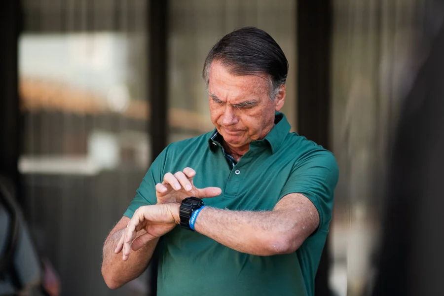 bolsonaro-em-prisao-domiciliar-o-exa-presidente-jair-bolsonaro-cumpre-medida-restritiva-em-sua-residencia-em-brasilia-metropoles-7