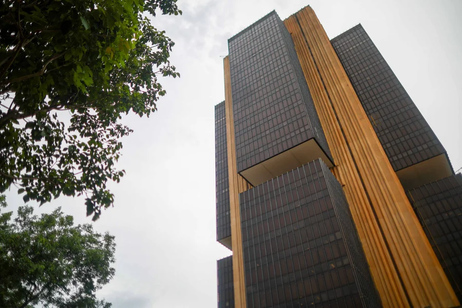 54ed4b6f-fachada-do-predio-do-banco-central-bacen-metropoles-9-scaled