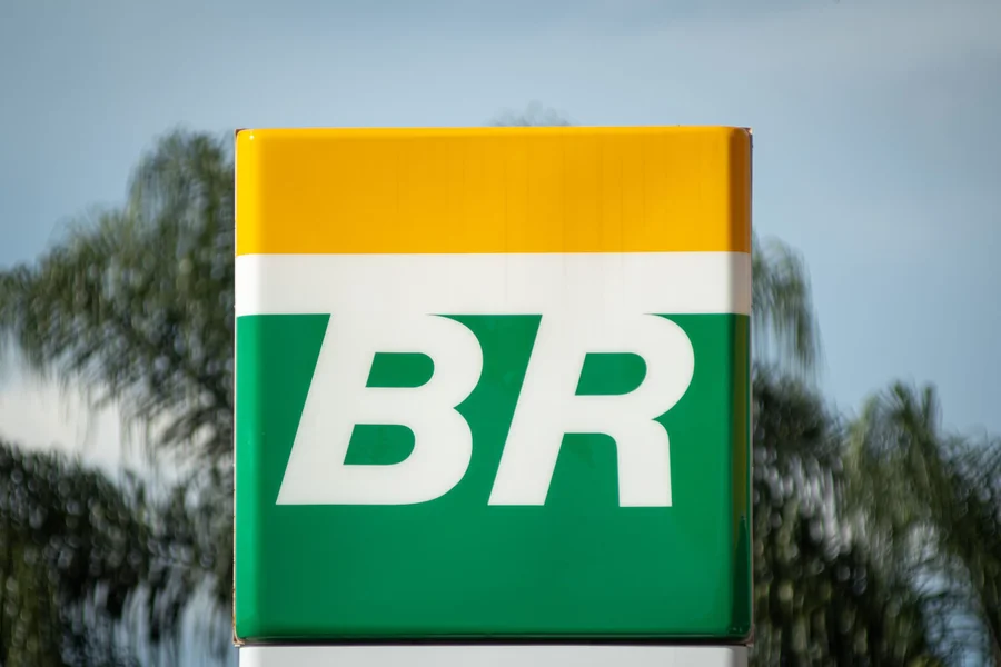 Postos-de-etanol-gasolina-e-diesel.-Combustiveis-ficarao-mais-caros-a-partir-de-1o-de-fevereiro-de-2025-Metropoles-10-scaled