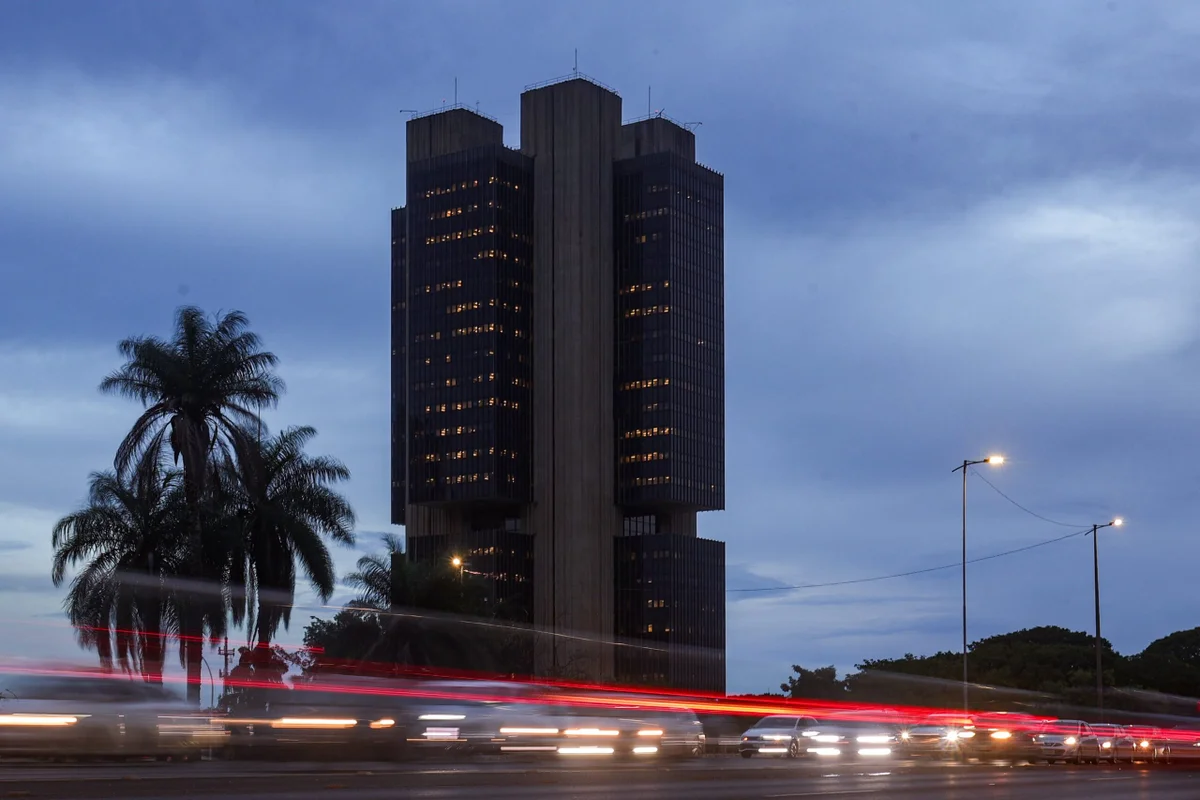 fachada-do-banco-central-bc-em-brasilia-metropoles--scaled