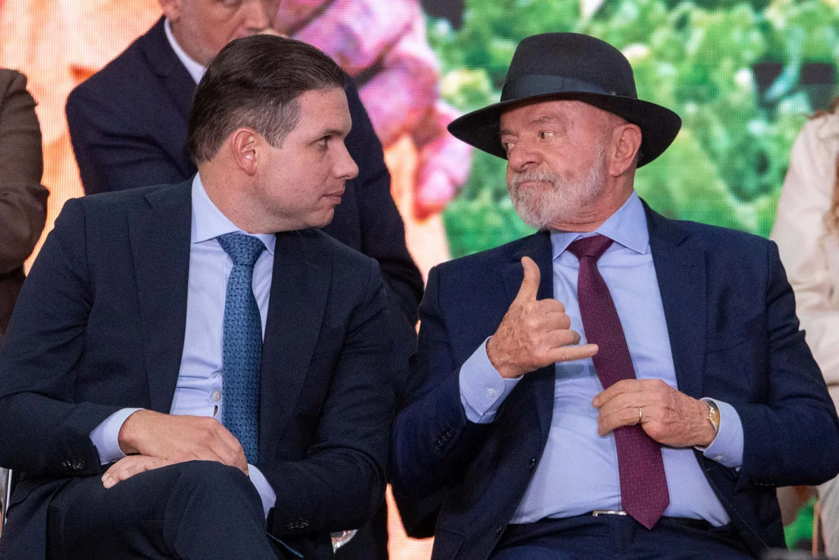 presidente-da-camara-dos-deputados-hugo-motta-conversa-com-o-presidente-luiz-inacio-lula-da-silva-durante-cerimonia-no-palacio-do-planalto-metropoles-1-scaled