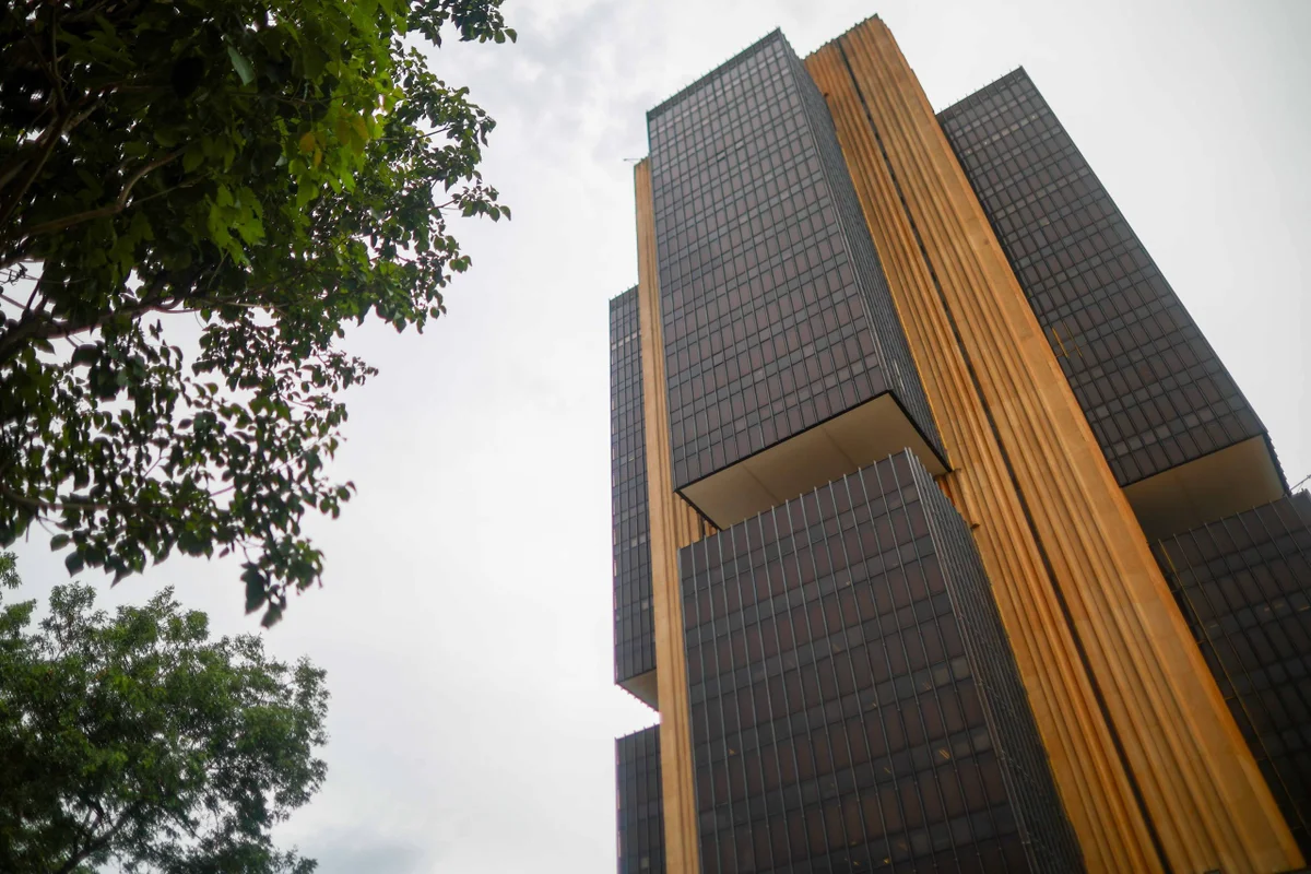 54ed4b6f-fachada-do-predio-do-banco-central-bacen-metropoles-9-scaled (1)