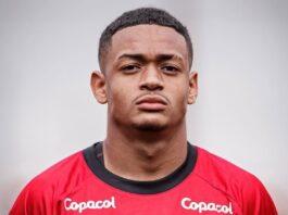 Quem é Léo Derik, jogador do Athletico-PR condenado por estupro