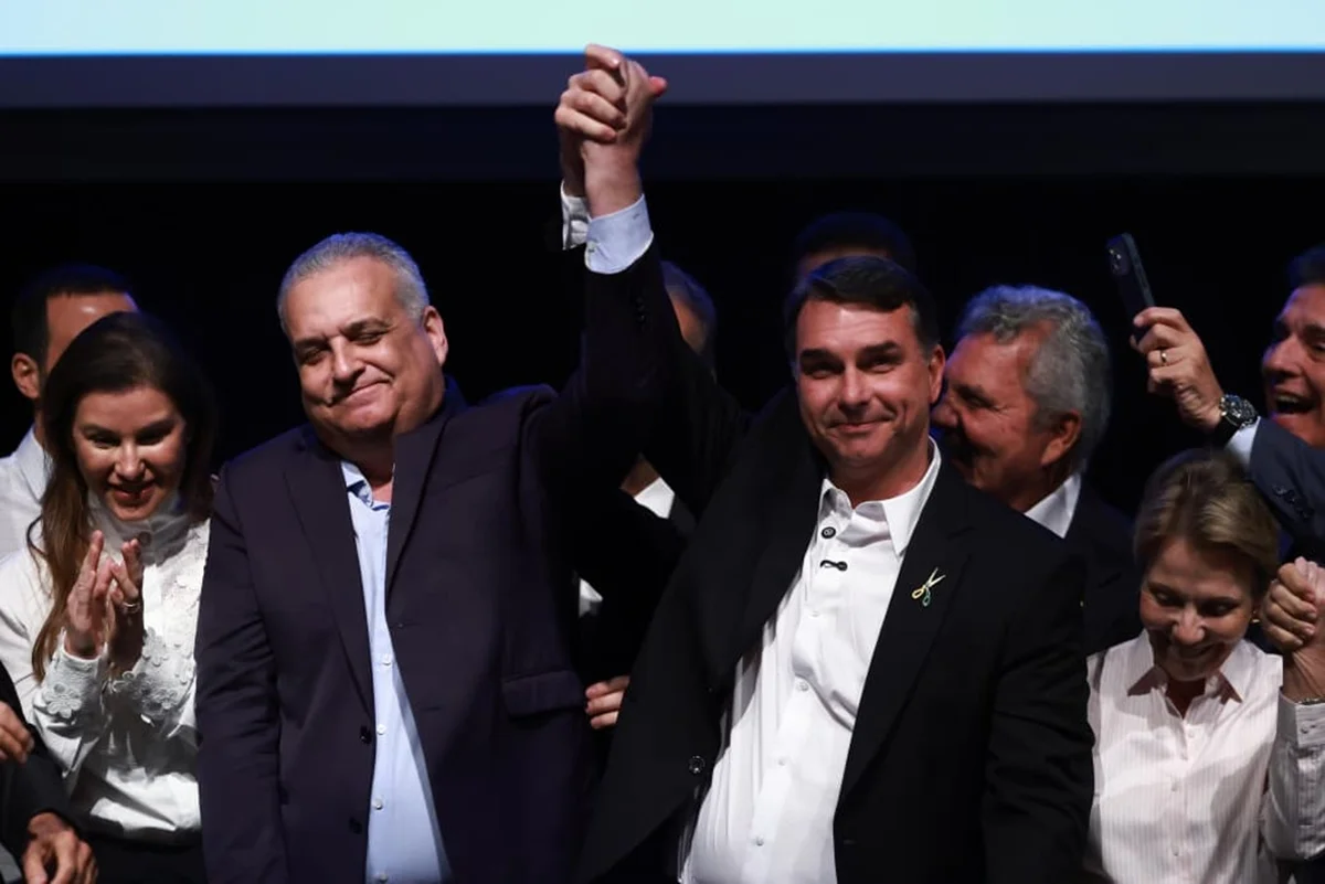 flavio-bolsonaro-define-alfredo-gaspar-como-vice-em-chapa-puro-sangue
