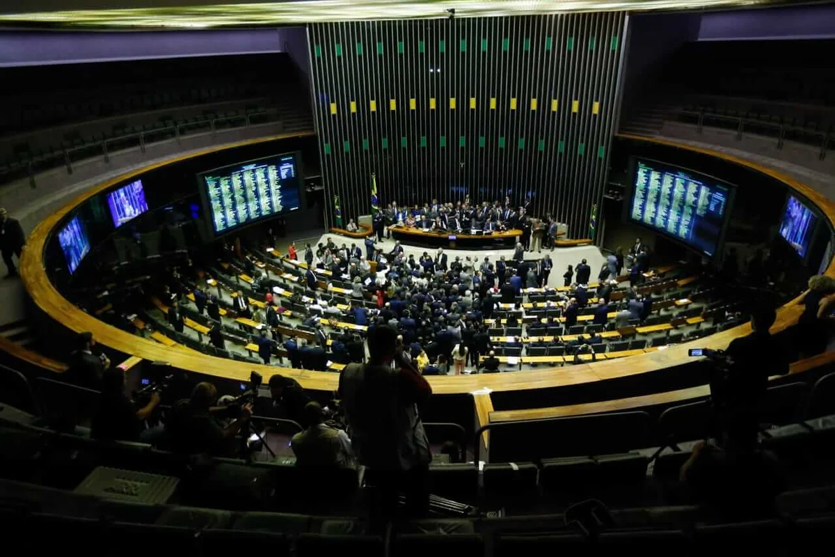 plenario-camara-dos-deputados-tributaria