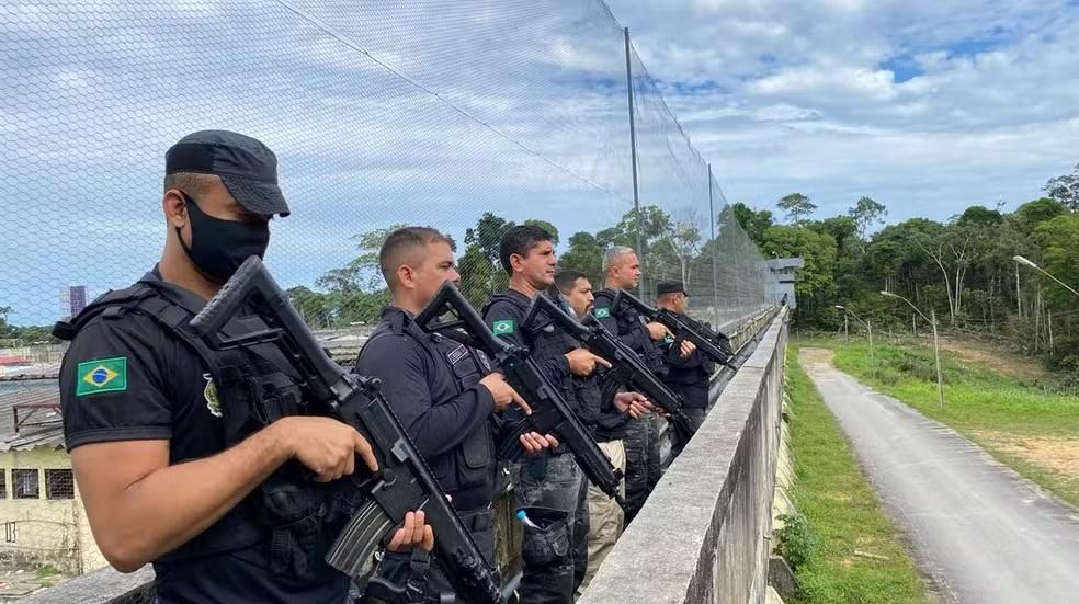 policias