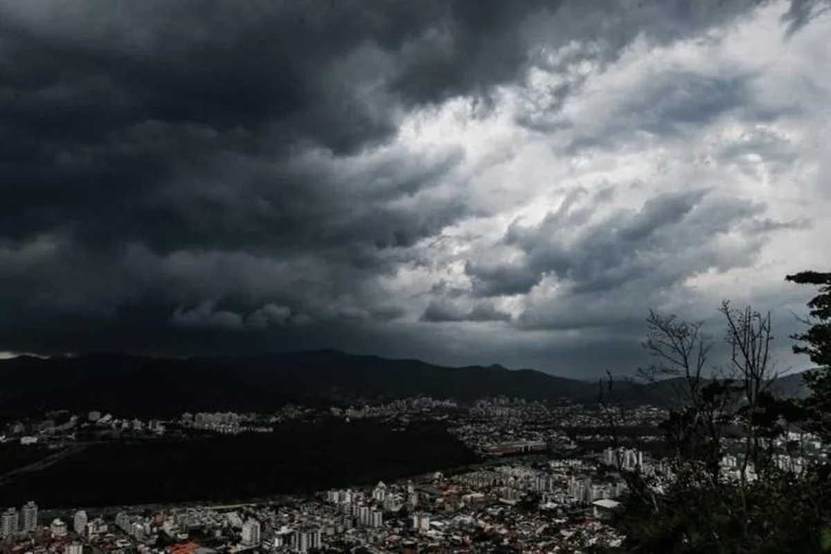 Formacao-de-ciclone-pode-causar-tempestades-severas-em-Santa-Catarina